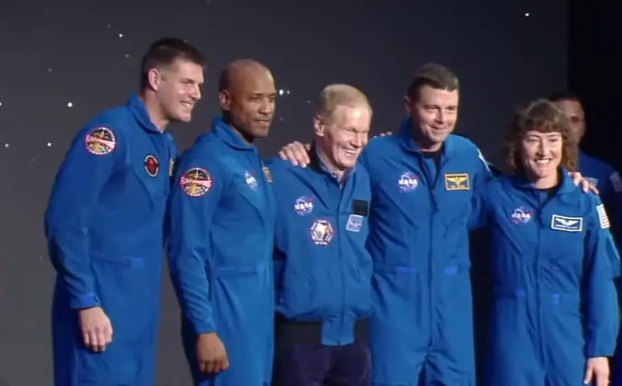 NASA unveils the four astronauts who will fly on the Artemis 2 mission around the moon in 2024