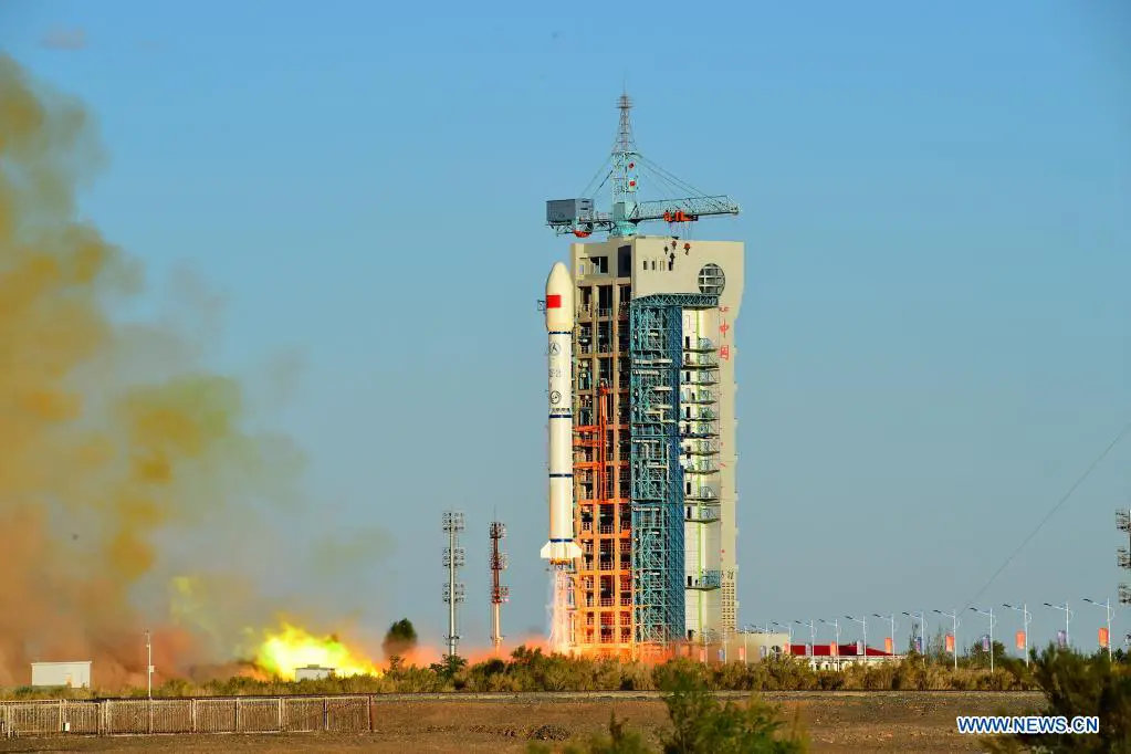 Chang Zheng 2C lofts experimental Chinese internet satellites into orbit