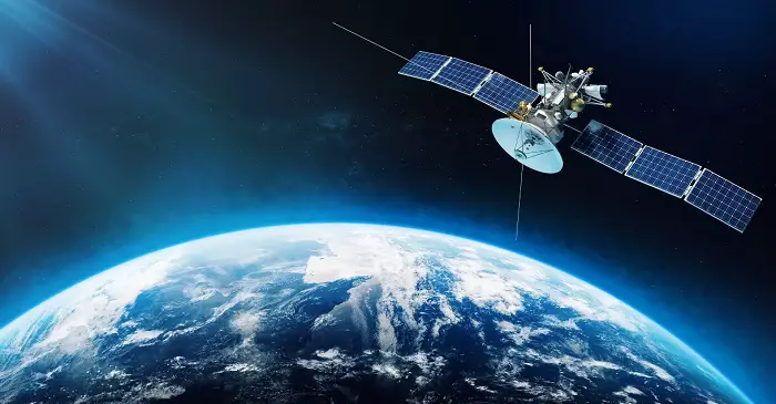 NASA Expands Lunar Communication Networks