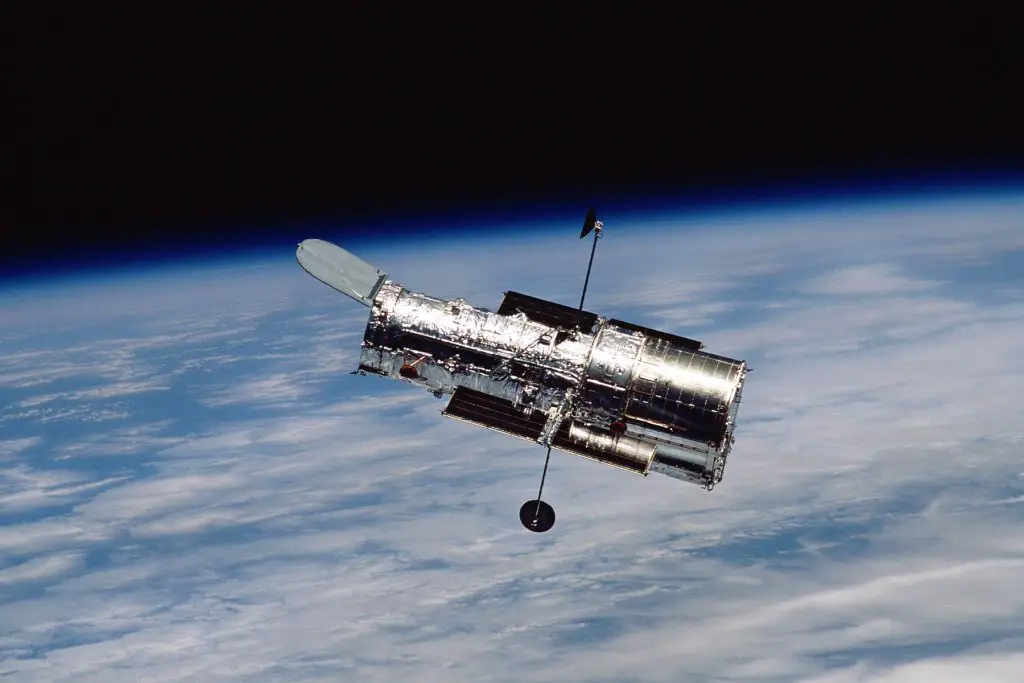 Astroscale & Momentus Partner To Offer Hubble Reboost Concept