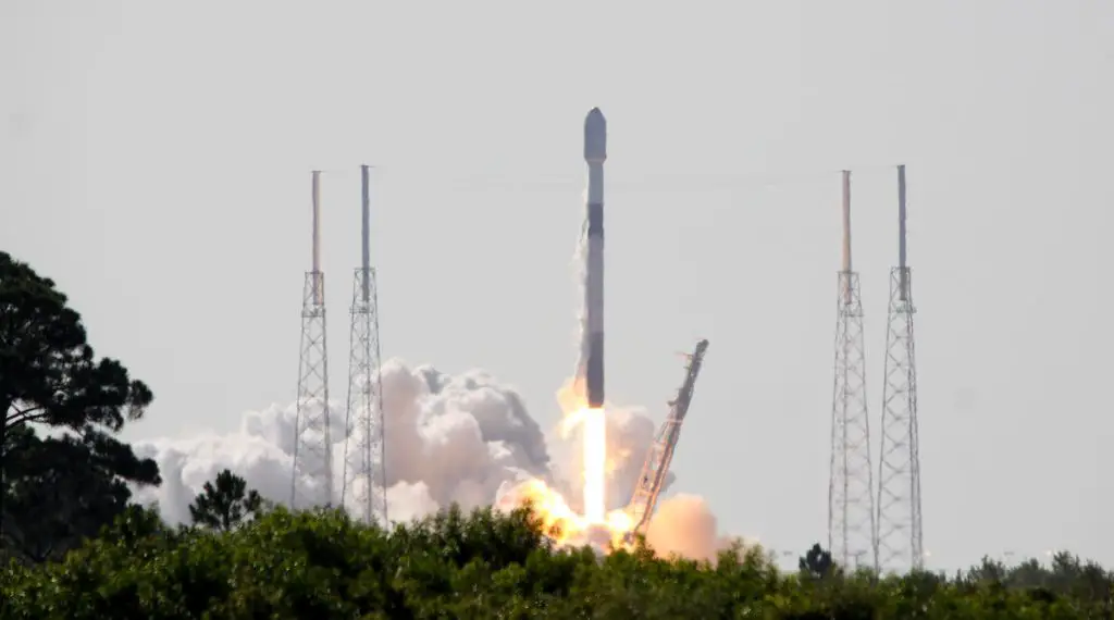 SpaceX rolls out maritime internet service on same day as another Starlink launch
