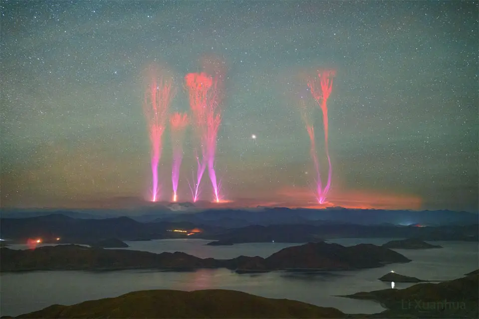 Gigantic Jets over Himalayan Mountains