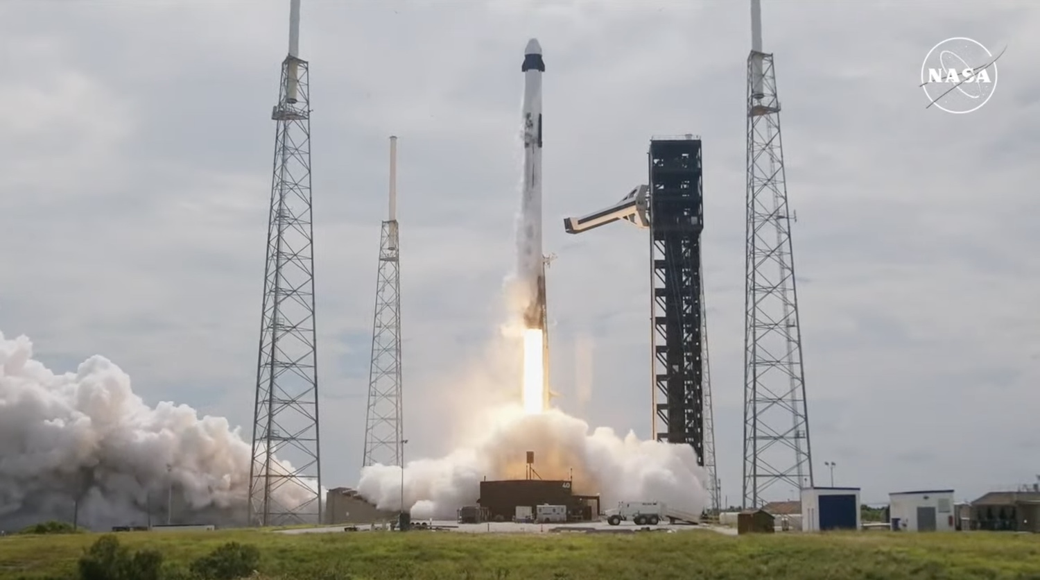 Falcon 9 sends new crew to ISS on first crewed launch from SLC40