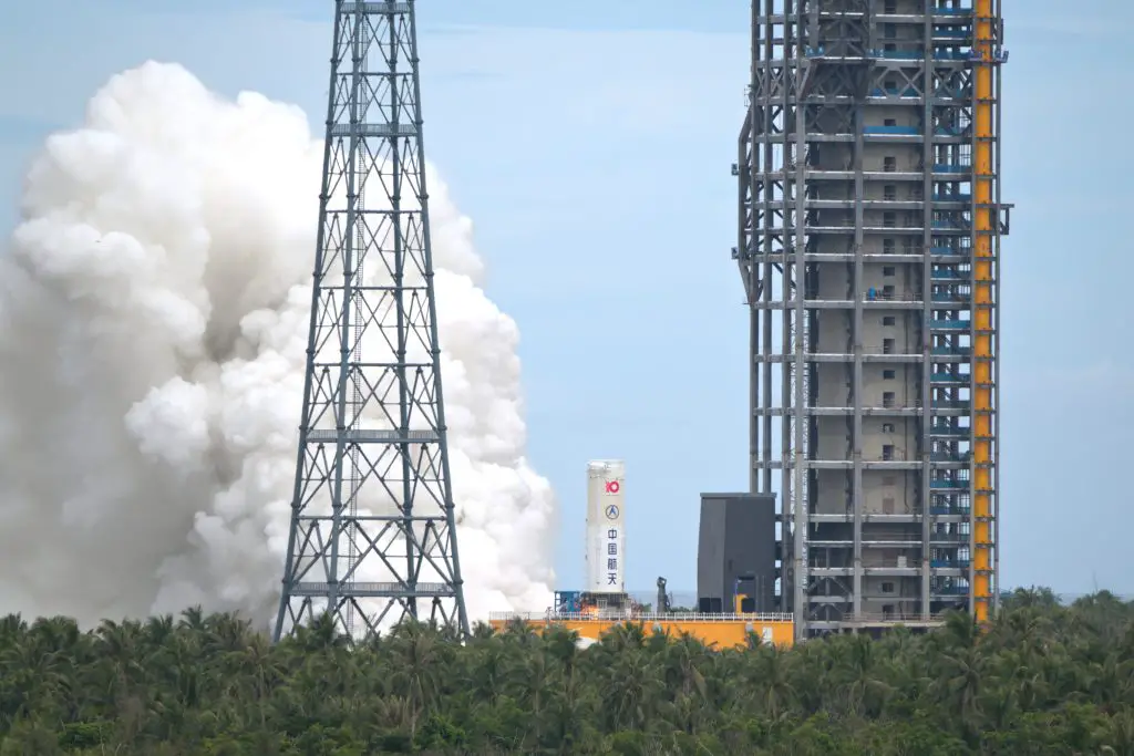After recent tests, China appears likely to beat the United States back to the Moon