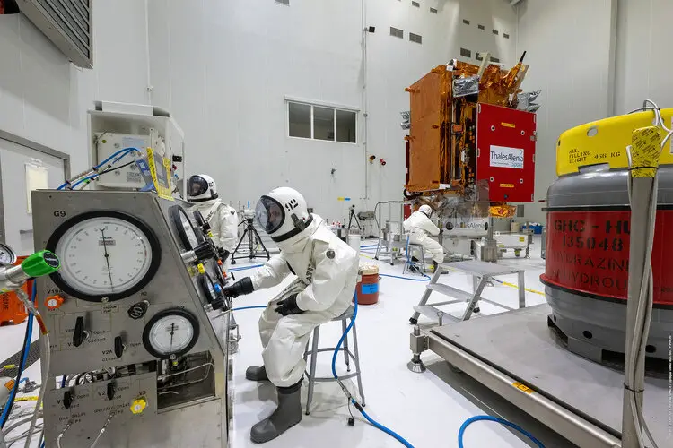 Sentinel-1D fuelled and ready for encapsulation