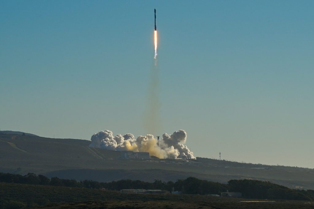 SpaceX launches 21 Lockheed Martin satellites for ‘Transport Layer’ military network