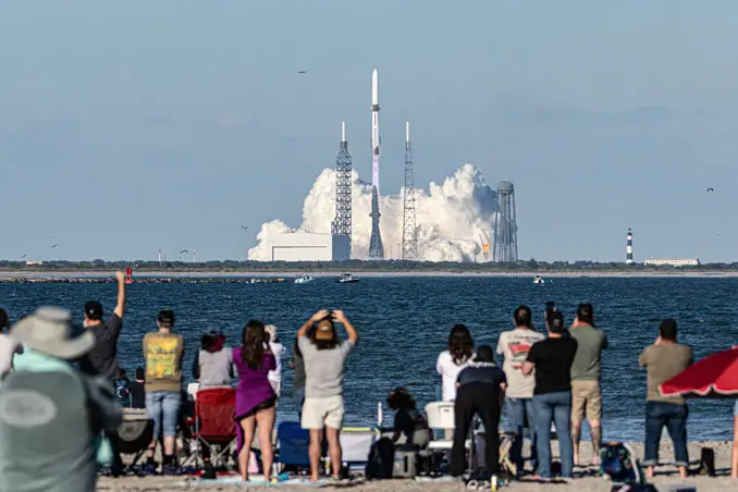 Blue Origin launches twin Mars probes for NASA as New Glenn makes first landing