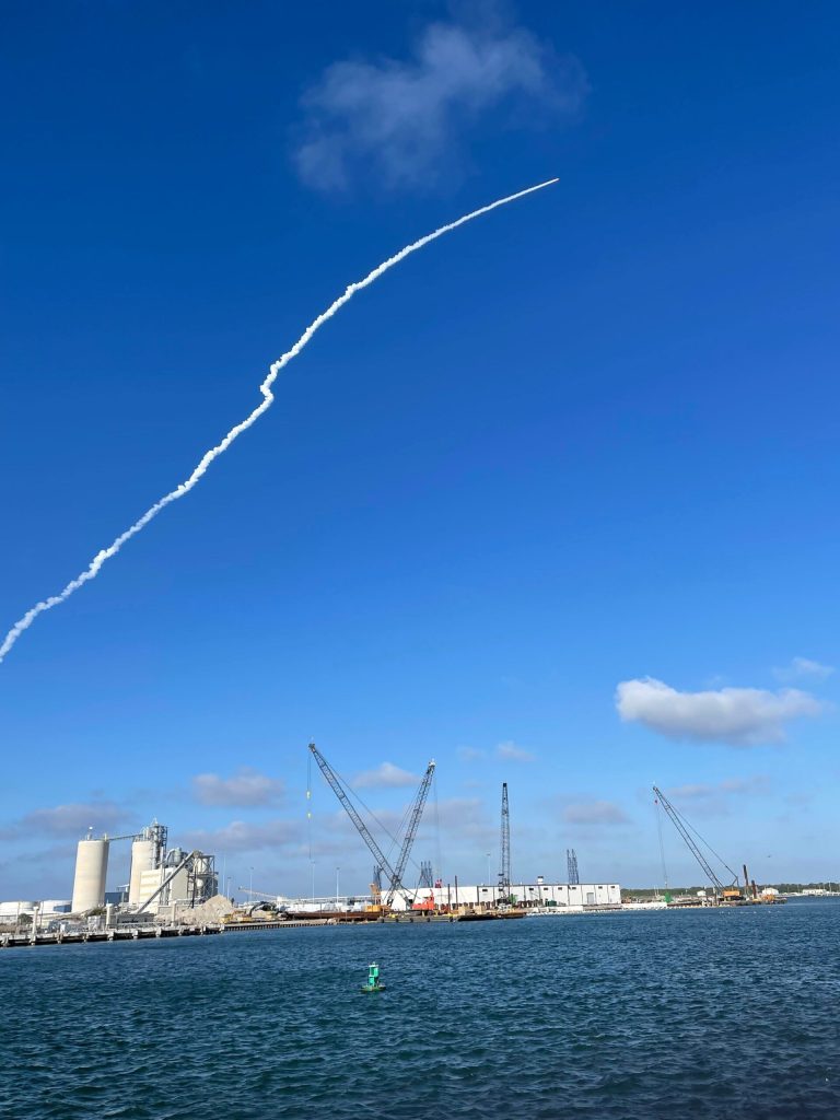 Fishlips Waterfront Bar & Grill – Rocket Launch Viewing in Port Canaveral