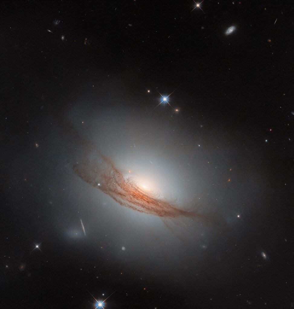 Hubble Spots Lens-Shaped Galaxy