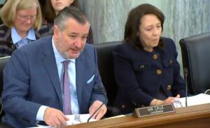 Senate Committee Clears New NASA Authorization Bill, Calls for Moon Base