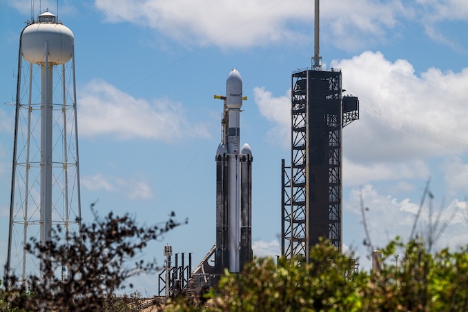 Live coverage: SpaceX seeks second attempt at Falcon Heavy launch following weather scrub on Monday