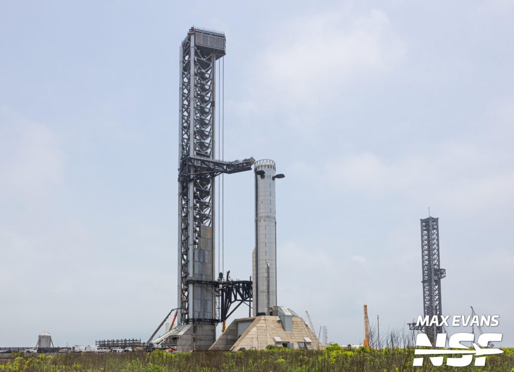 Booster 19 completes Static Fire as Ship 39 prepares for rollout