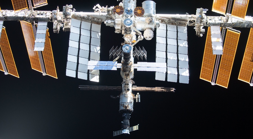 Astronauts briefly shelter in Dragon during ISS leak repair