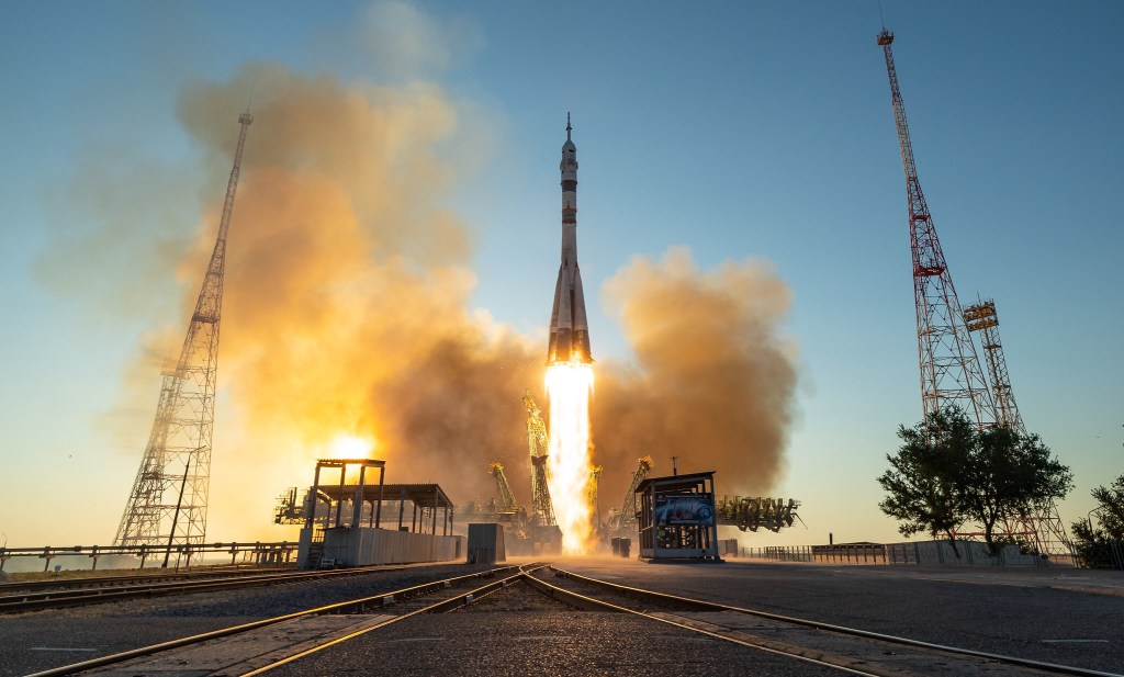Isaacman attends Soyuz launch of ISS crew