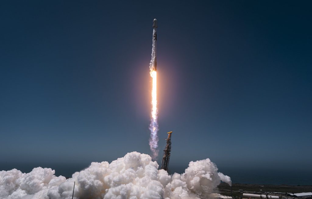 SpaceX wins $1.6 billion in launch orders for military satellite networks