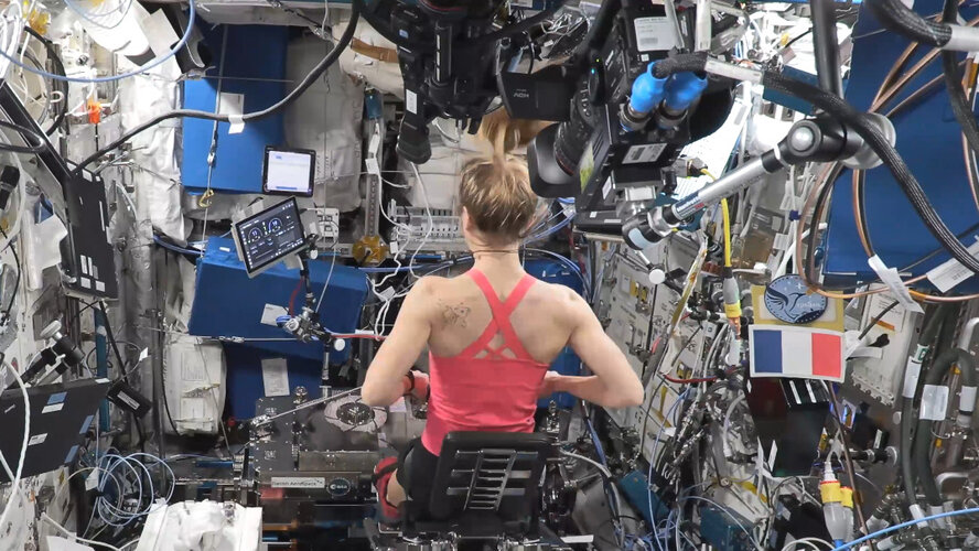New European exercise device begins testing with first rope-pulling workout in space
