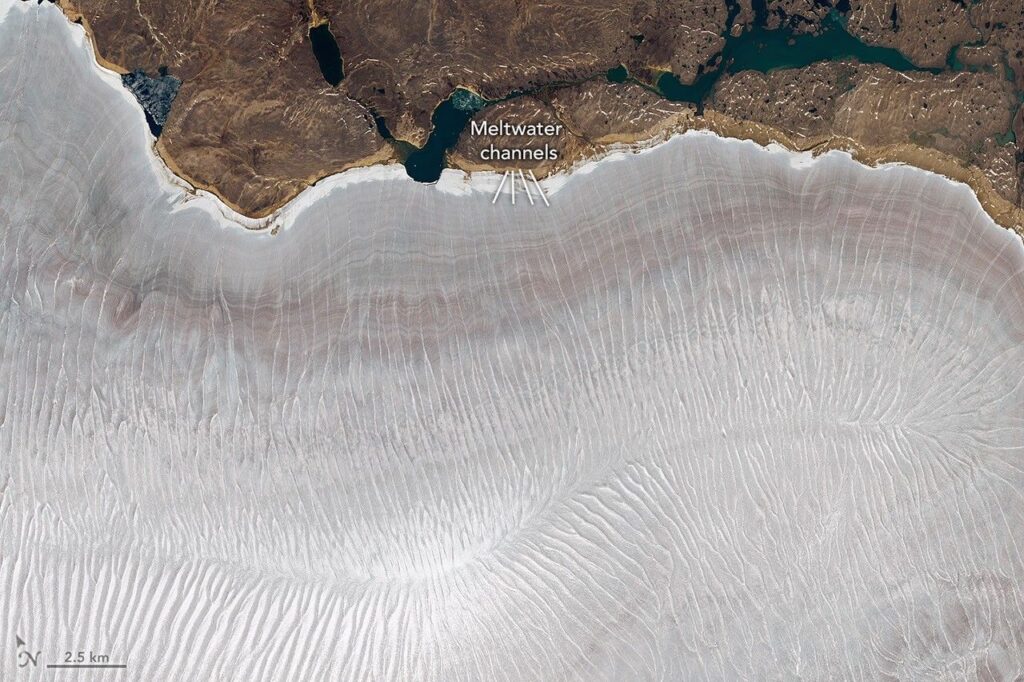 A Bare Summer for Barnes Ice Cap