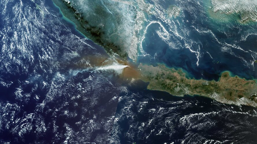 Anak Krakatau eruption by Sentinel-3