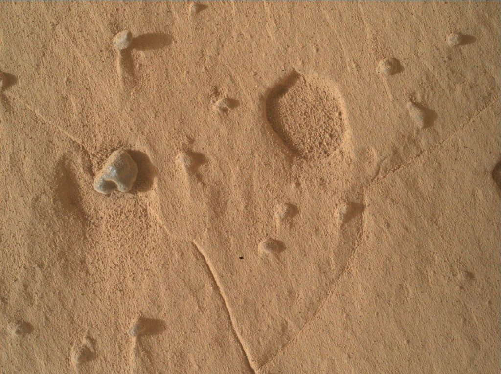 Curiosity Blog, Sols 4988-4994: More New Tricks for an Old Dog