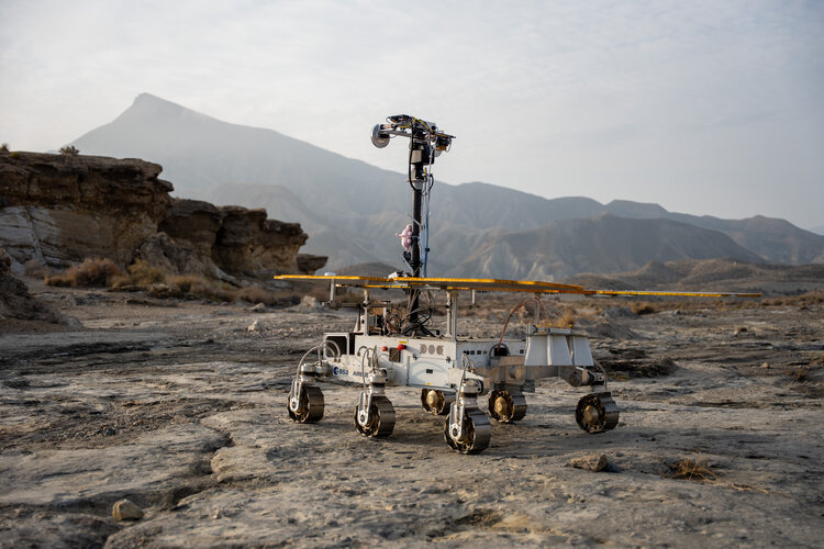 European rover trains for Mars in the desert