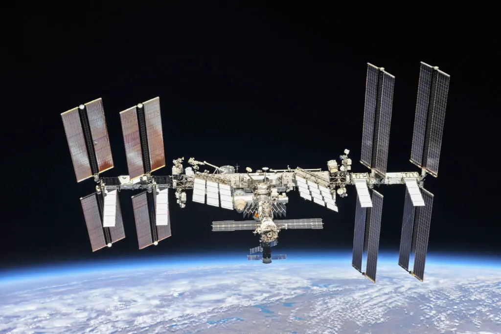 NASA Leadership to Call Space Station Crew