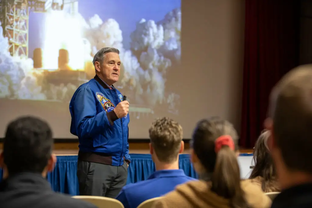 Long-time Kennedy Space Center director to take job at NASA Headquarters