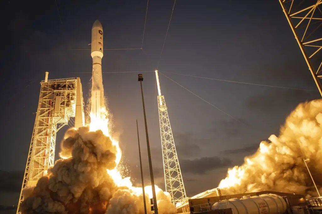 ULA declares success on Atlas 5 launch with new solid rocket boosters