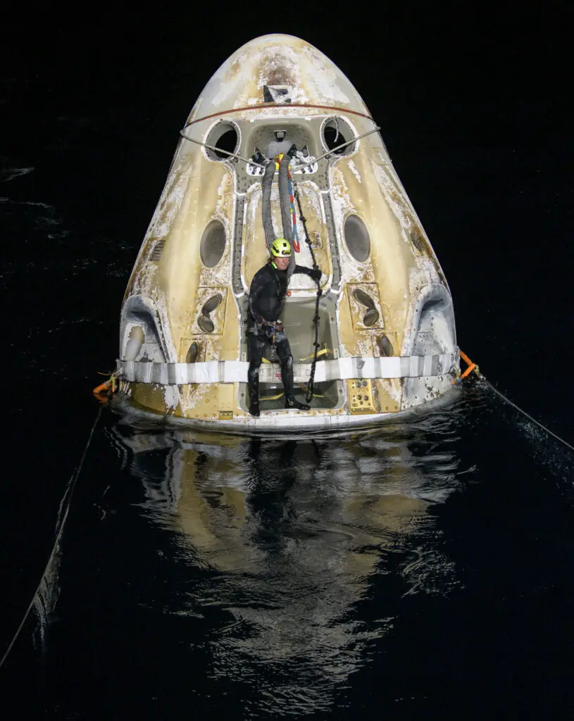 Four astronauts make first nighttime landing in the ocean since 1968