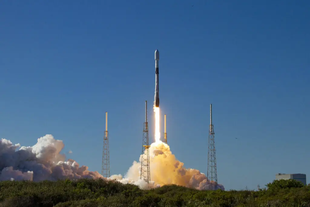 OneWeb signs with SpaceX to resume launching internet constellation