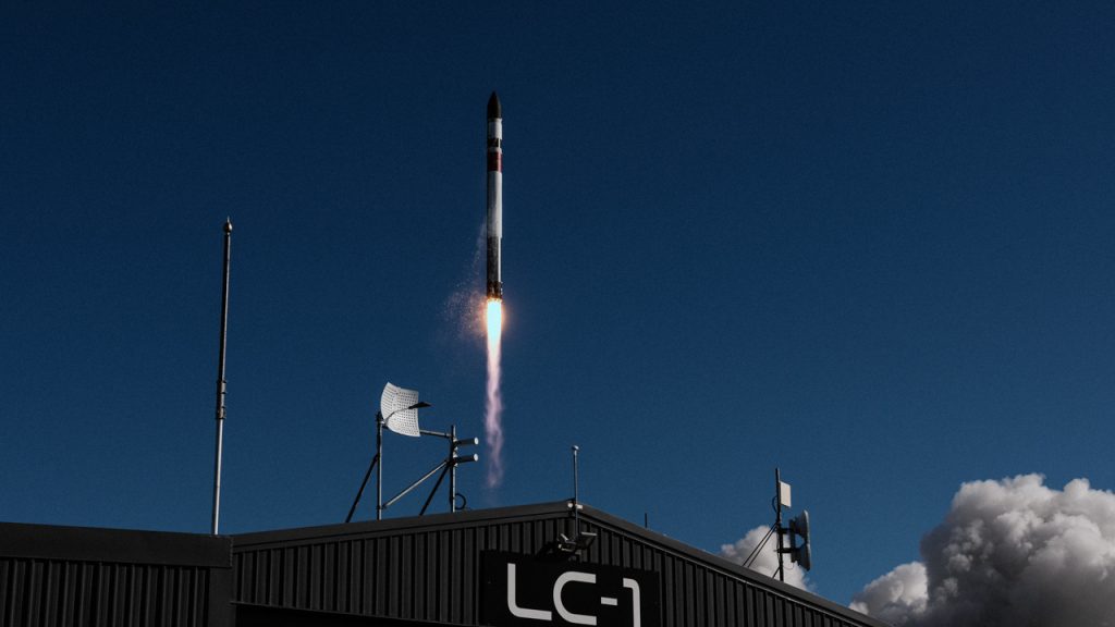 Rocket Lab launches 7 satellites, recovers first stage booster