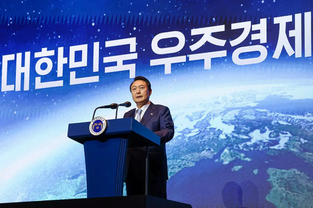 South Korean leader eyes “landing on moon in 2032, Mars in 2045”