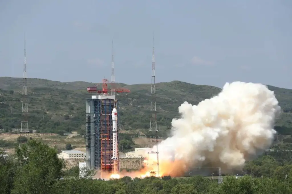 Pair of Chinese launches put flat-panel satellite, new spy sats in orbit
