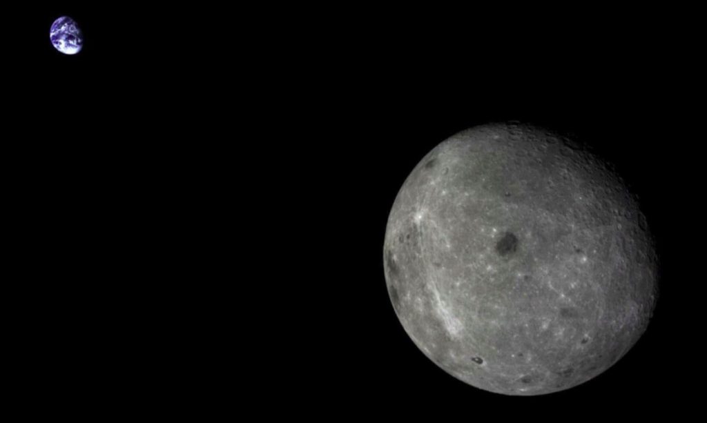 China unveils lunar lander to put astronauts on the moon