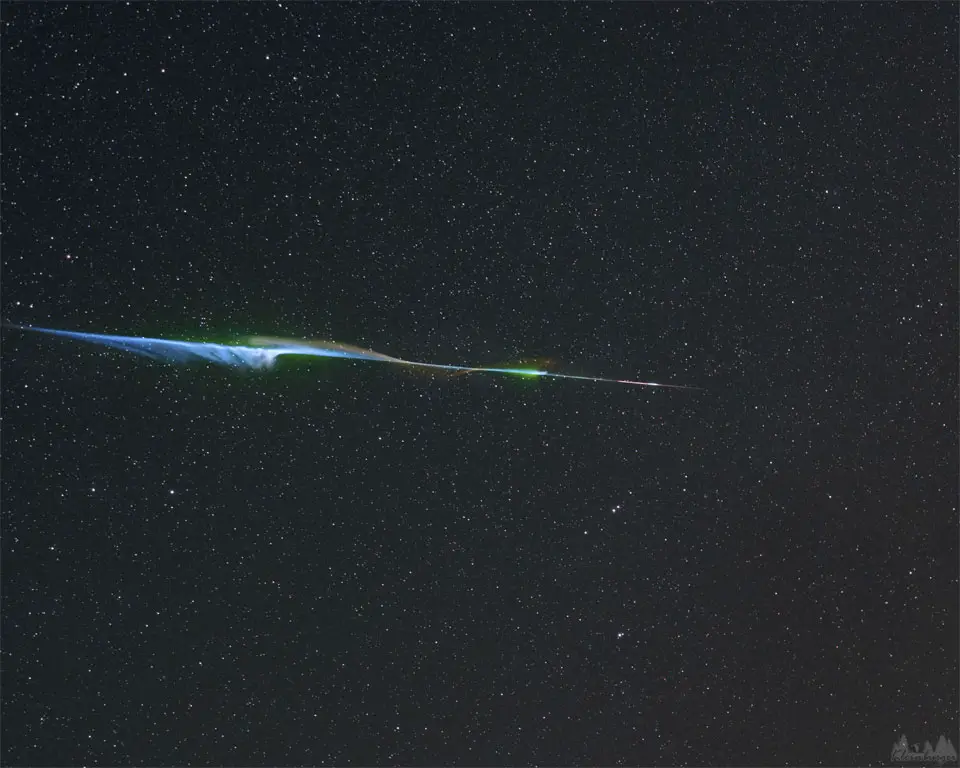 Chemicals Glow as a Meteor Disintegrates