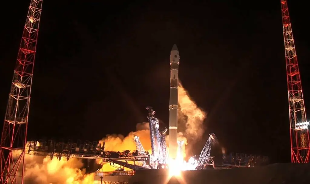 Russia launches Soyuz 2.1v with Razbeg reconnaissance satellite