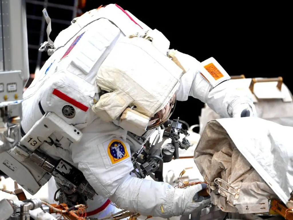Spacewalkers vent coolant lines and mate cables outside space station