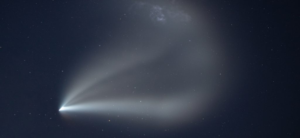 Falcon 9 puts on a show in the Californian skies