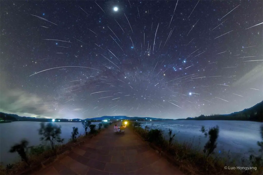 Geminids over China’s Nianhu Lake