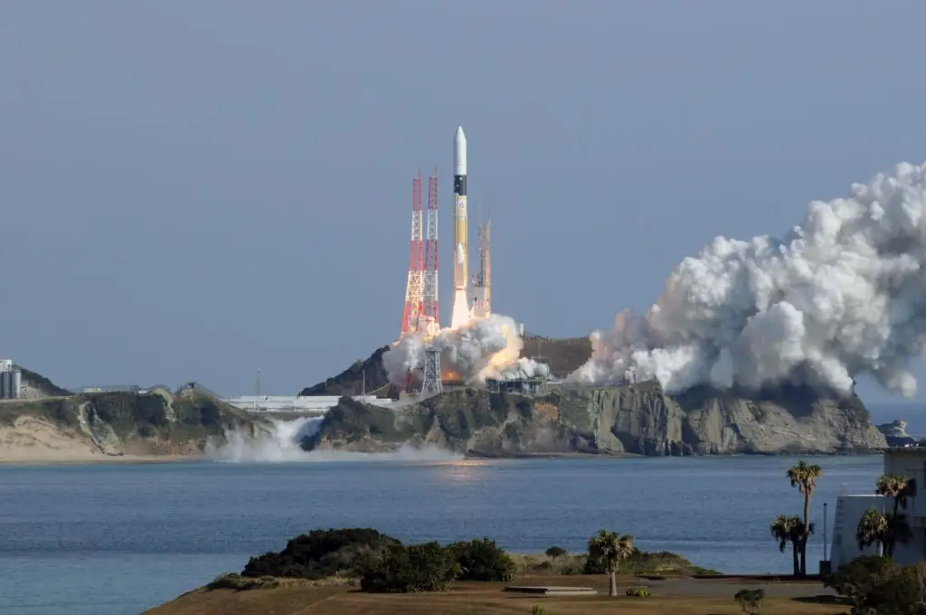 Japan launches joint military, scientific optical data relay satellite