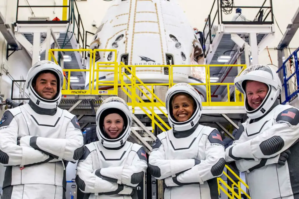 SpaceX Inspiration4 astronauts reveal Dragon’s ‘cupola’ in the flesh