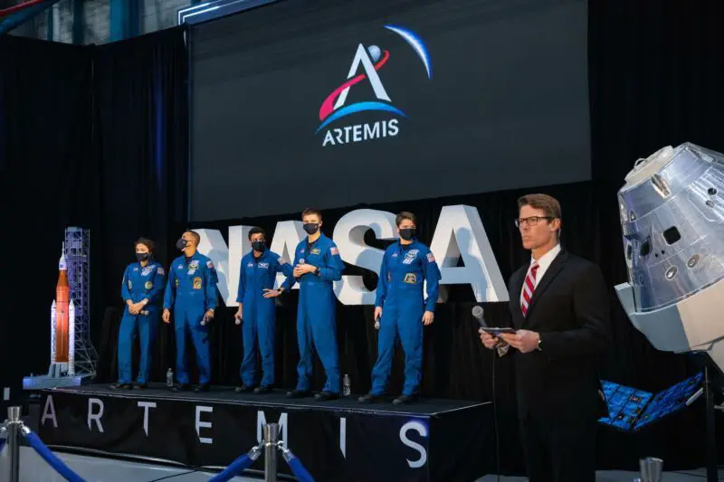 Senate Democrats send a strong signal of support for Artemis Moon program