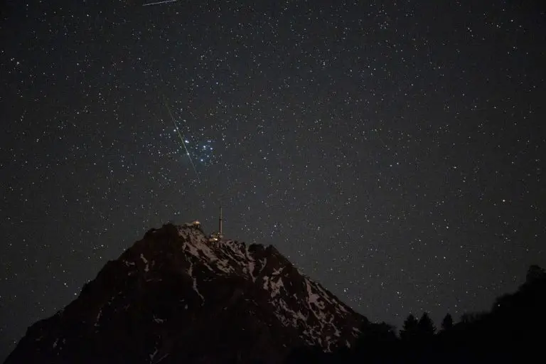 Photos Falcon 9 rocket vertical on Vandenberg launch pad
