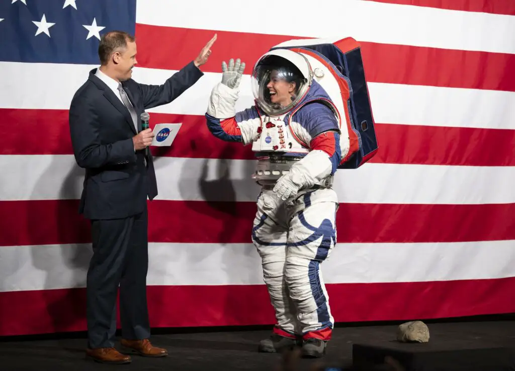 After years of futility, NASA turns to private sector for spacesuit help