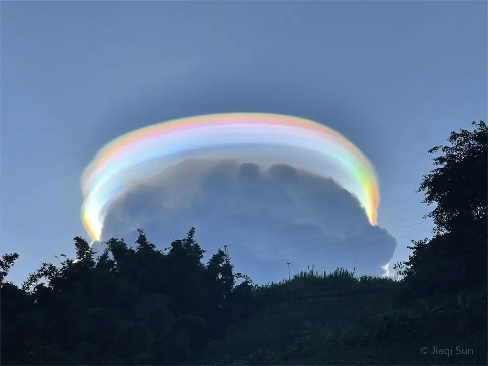An Iridescent Pileus Cloud over China