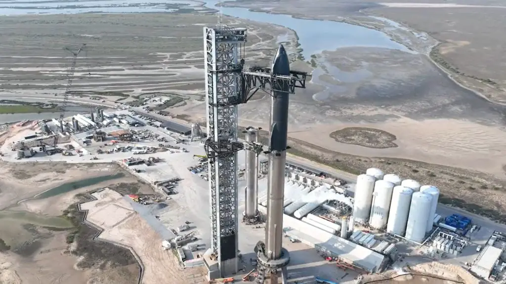 SpaceX stacks Starship and Super Heavy booster for “wet dress rehearsal” test