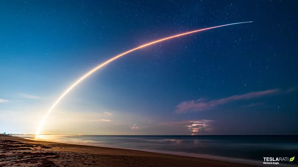 SpaceX launches 22 V2 mini Starlink satellites