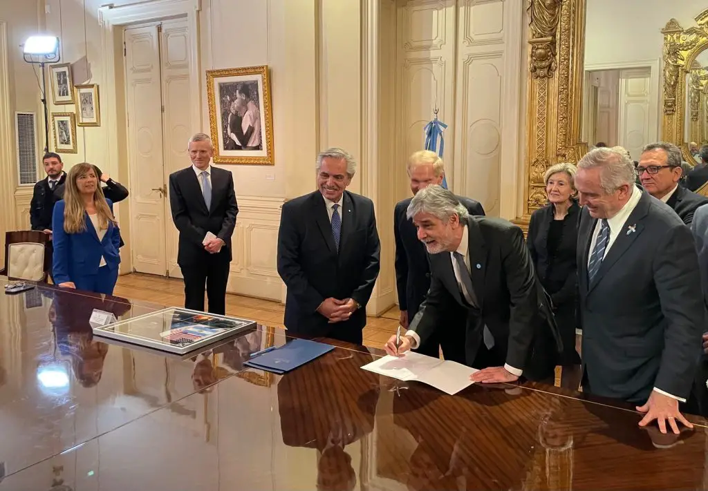 Argentina signs Artemis Accords