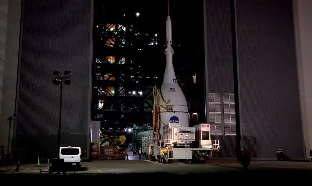 NASA moves Orion spacecraft to the Vehicle Assembly Building