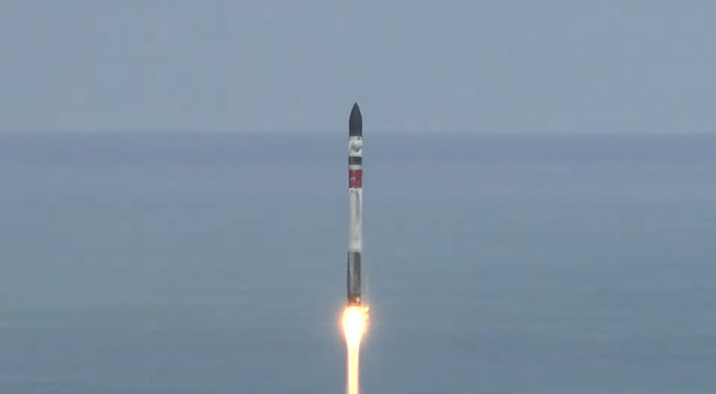 Rocket Lab reuses engine on Electron launch