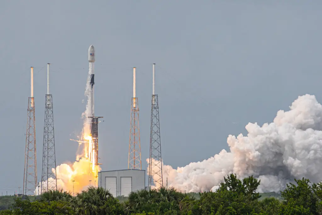 SpaceX rocket hauls 88 small satellites into polar orbit
